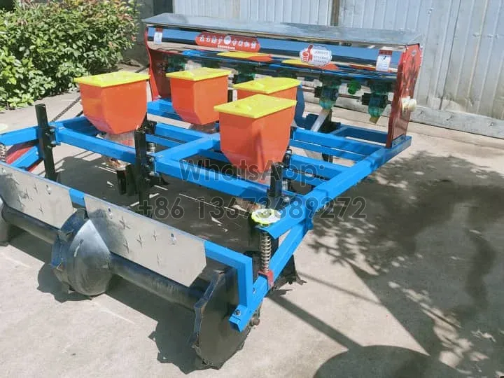 Groundnut sowing machine with rigiding and baffle
