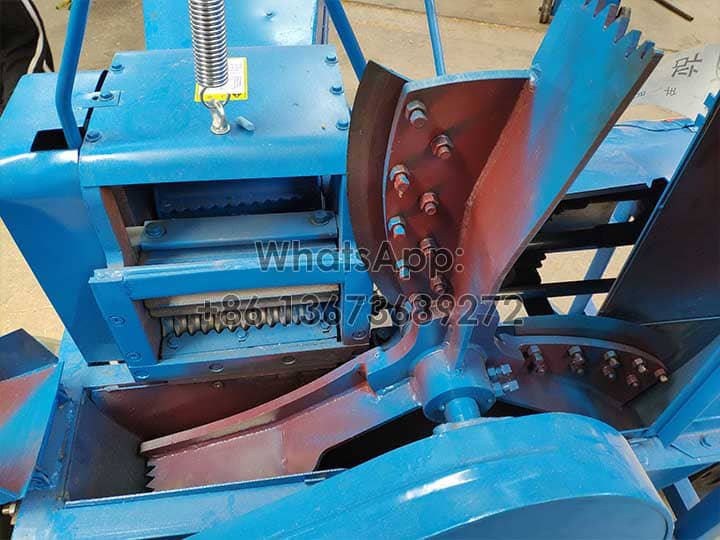 Chaff cutter machine for agriculture blades