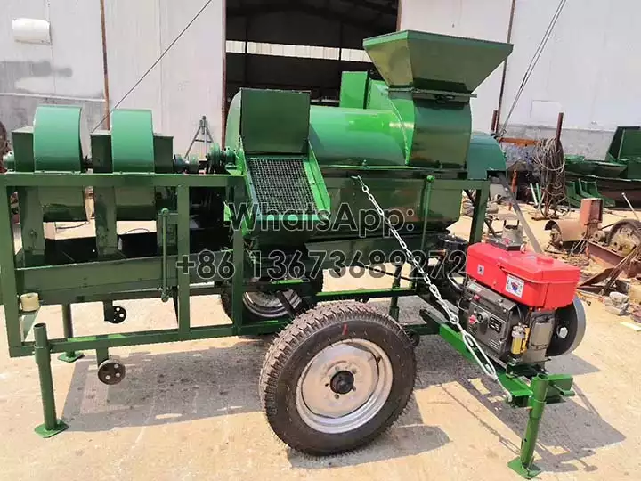 Maize thresher with the diesel engine and wheels