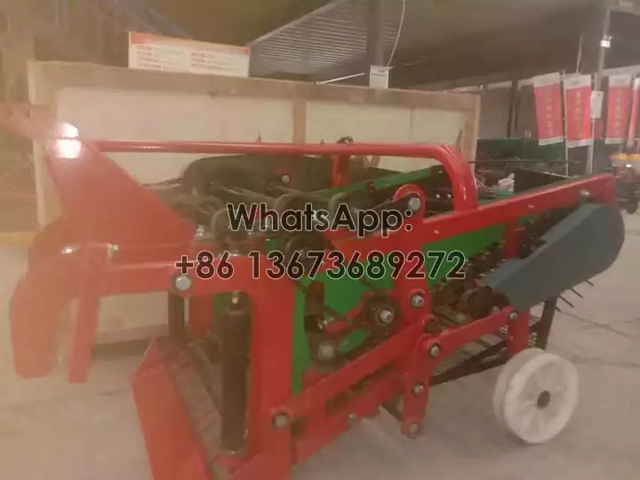 Groundnut harvester machine