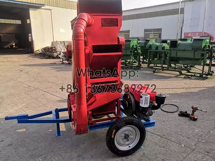 Peanut shelling machine