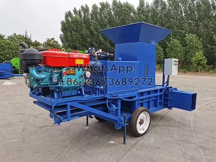 Diesel-engine hydraulic silage baling machine with tyres and supoprts