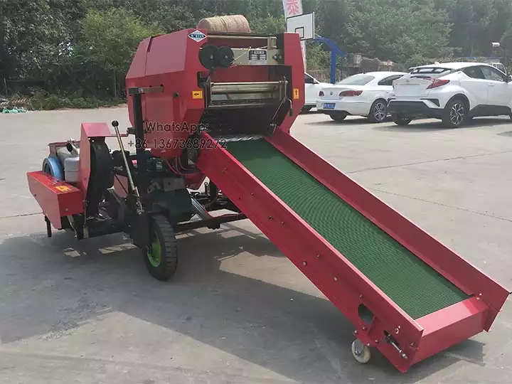 Automatic silage making machine