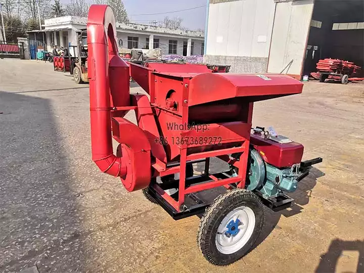 Small wheat thresher machine for agricultural farm