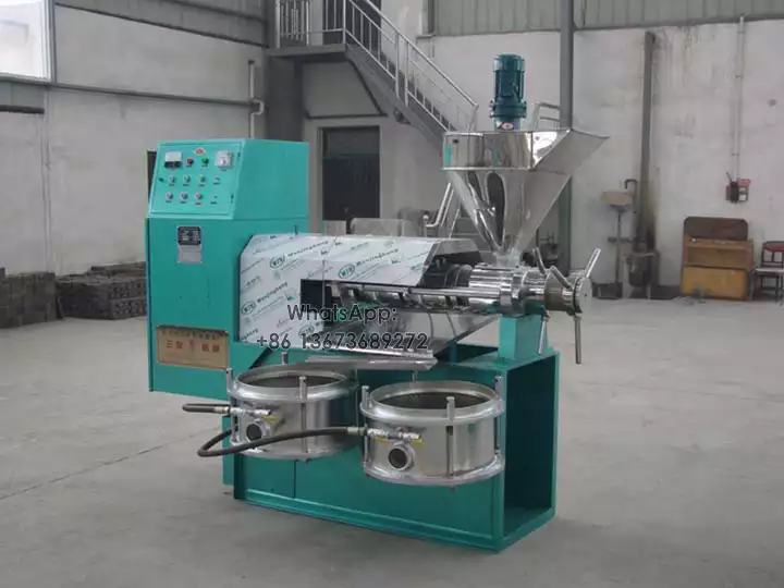 Automatic oil extraction machine