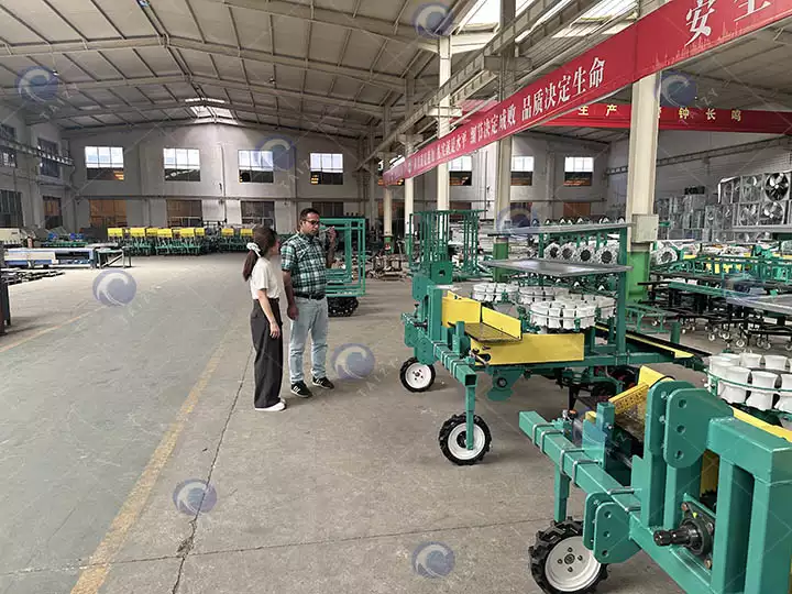 Customers visit transplanting machine factory