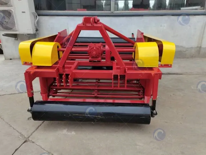 Tractor-mounted groundnut harvester