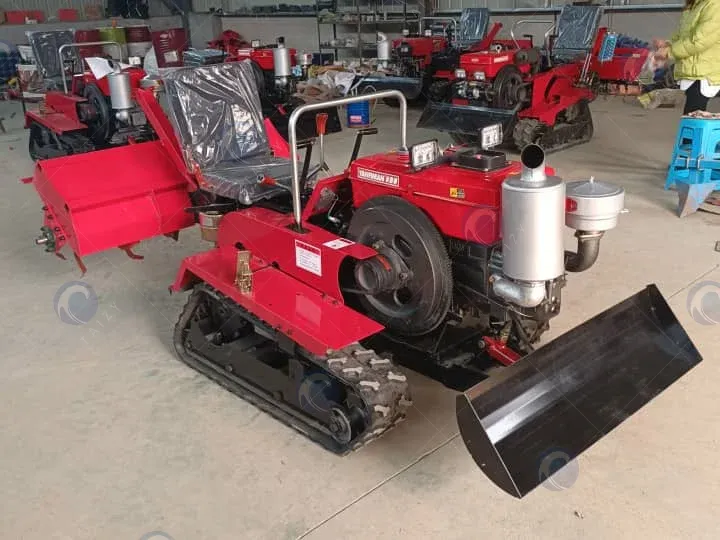 light-weighed crawler tractor with rotary tiller