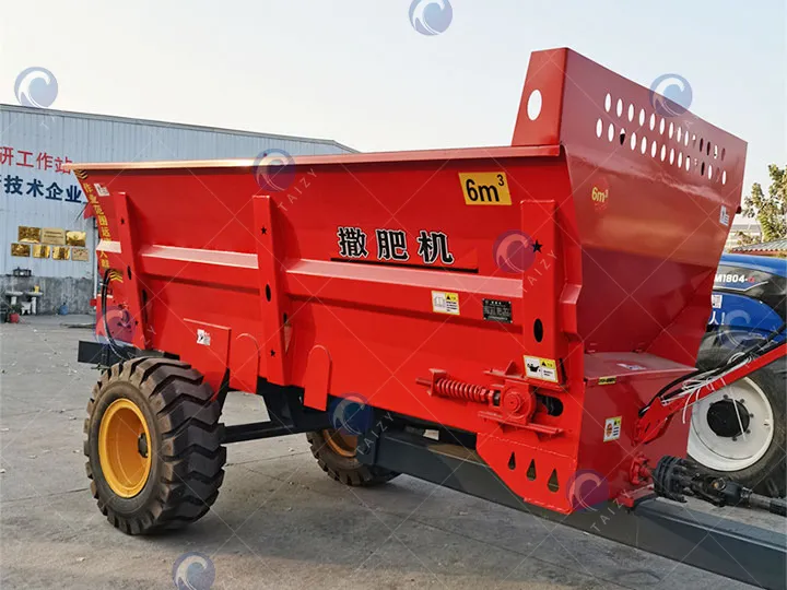 compact manure spreader truck