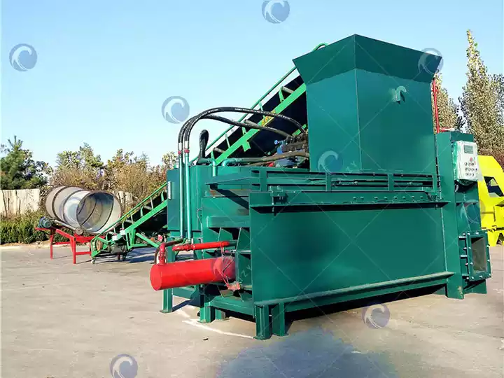 hydraulic hay baling machine with conveyor