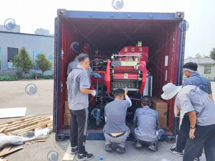 silage baling machine with fixing for safe delivery