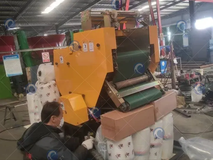 silage round baler wrapper for livestock
