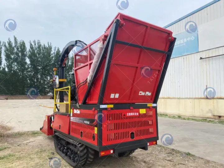 Кормоуборочная машина для кукурузного силоса на гусеничном ходу