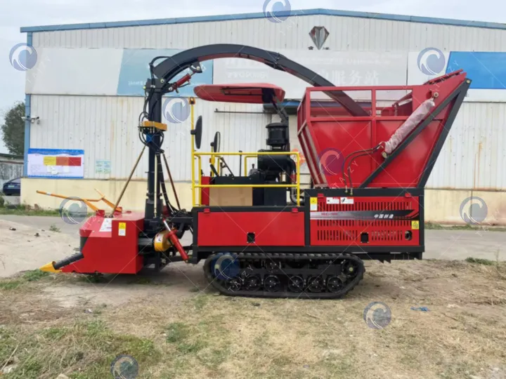 Кормоуборочный комбайн для силоса из кукурузы