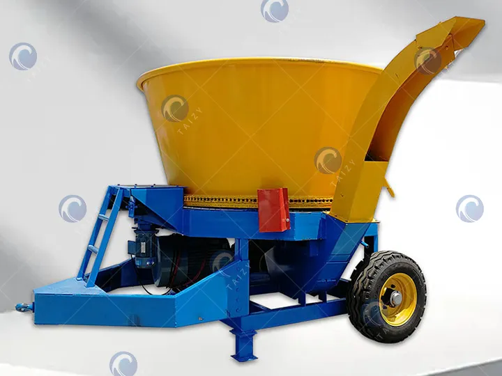 Triturador de fardos de heno con descarga superior