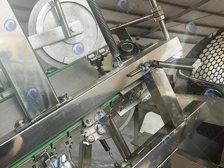 blade of machine for cocoa pod opening