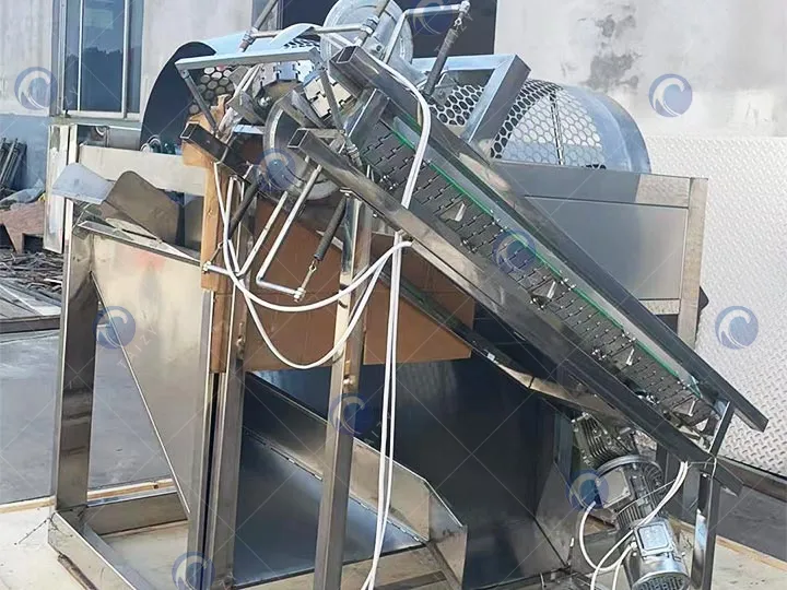 mesin pemprosesan koko dalam kotak kayu