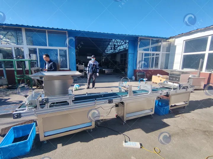 โรงงานผลิตเครื่องปลูกกล้าพืชผัก