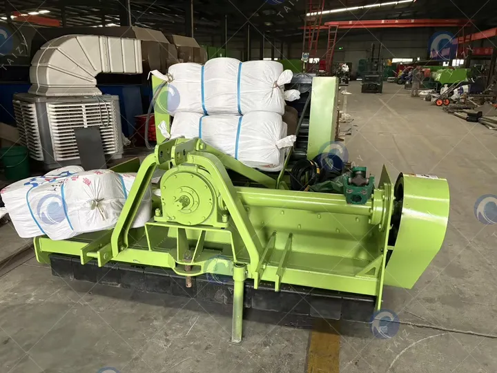hay round baler with plastic net