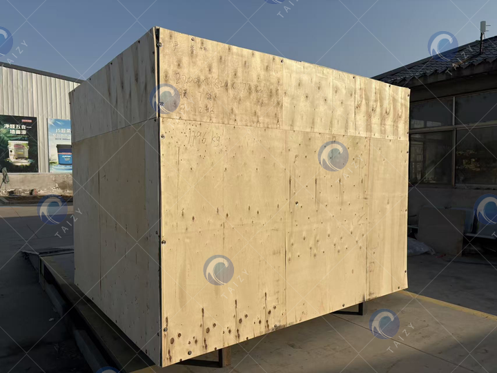 เครื่องห่อฟางในกล่องไม้สำหรับการส่งมอบ