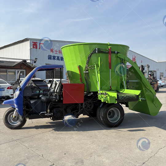 truk penyebar pakan silaj