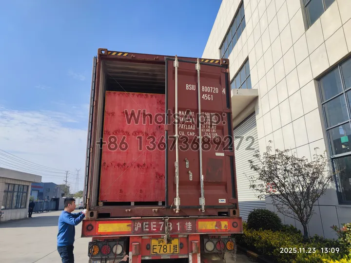 machine in de container voor verzending